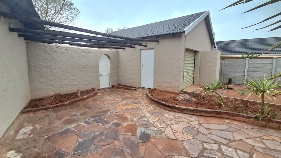 5 Bedroom Property for Sale in Fichardt Park Free State